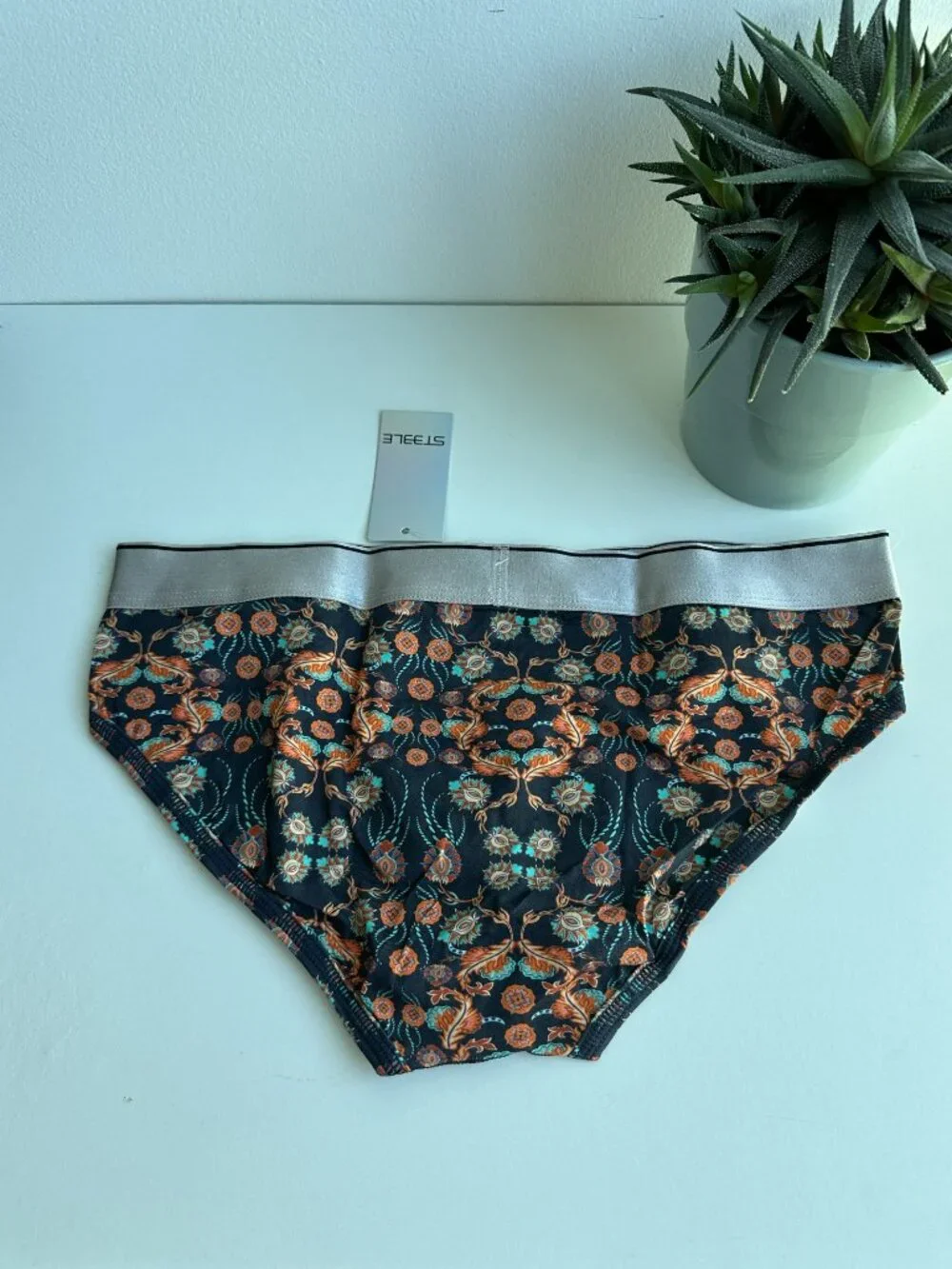 ST33LE - Low Rise Briefs - Navy Coral Paisley (M)